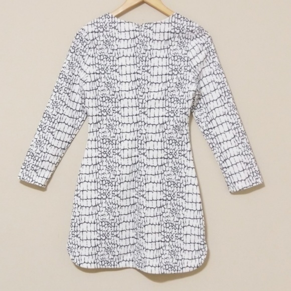 🆕 Textured Bodycon Dress NWT    - Picture 2 of 5